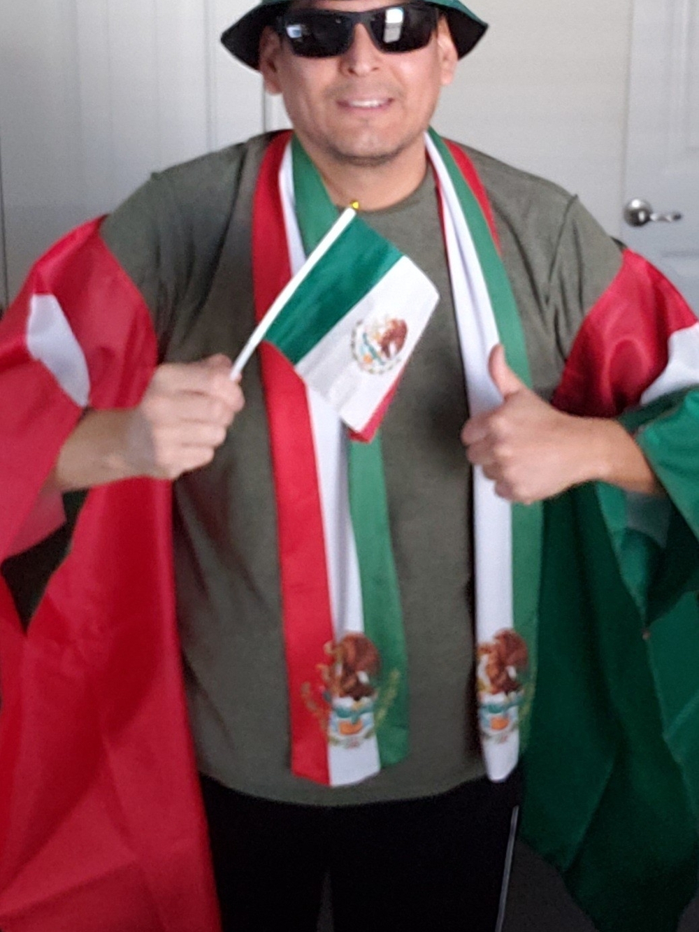 MEXICO 2026 World Cup souvenir fan kit big flag scarf hat - Picture 3 of 7